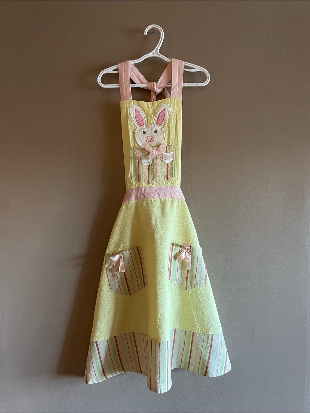 Easter Bunny Yellow & Pink Kitchen Apron – EUC